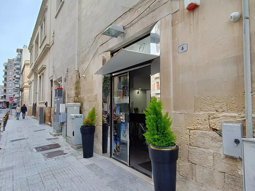 Immagine 8 di Negozio in affitto  a Lecce
