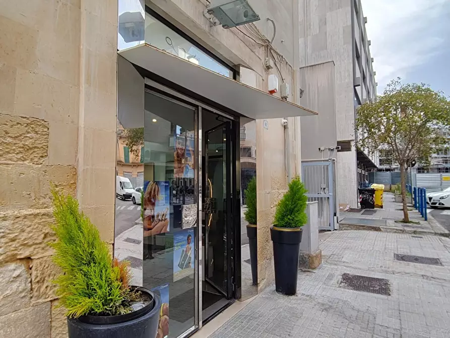 Immagine 1 di Negozio in affitto  a Lecce