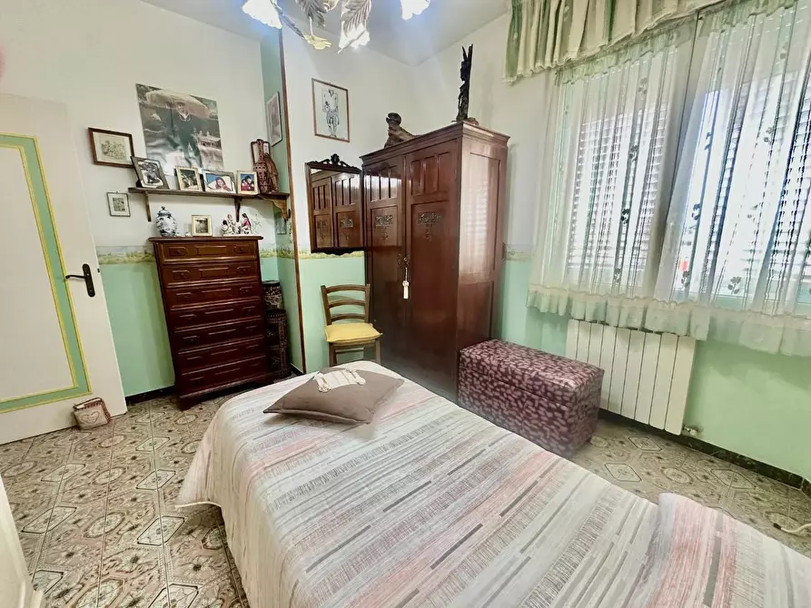 Immagine 22 di Casa semindipendente in vendita  a Massa