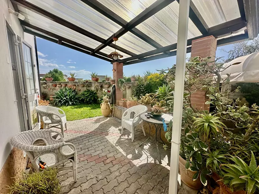 Immagine 1 di Casa semindipendente in vendita  a Massa