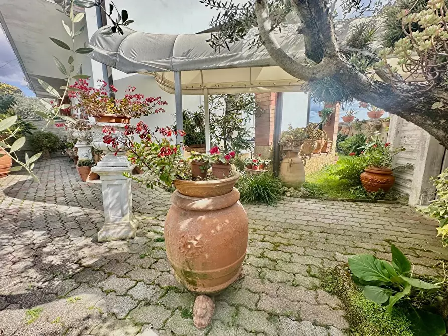 Immagine 12 di Casa semindipendente in vendita  a Massa