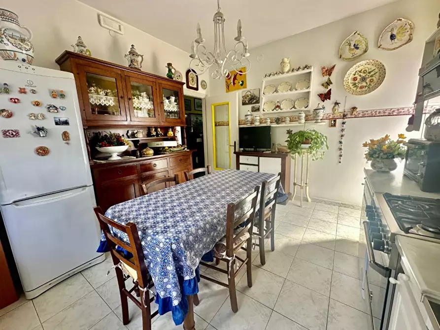 Immagine 14 di Casa semindipendente in vendita  a Massa