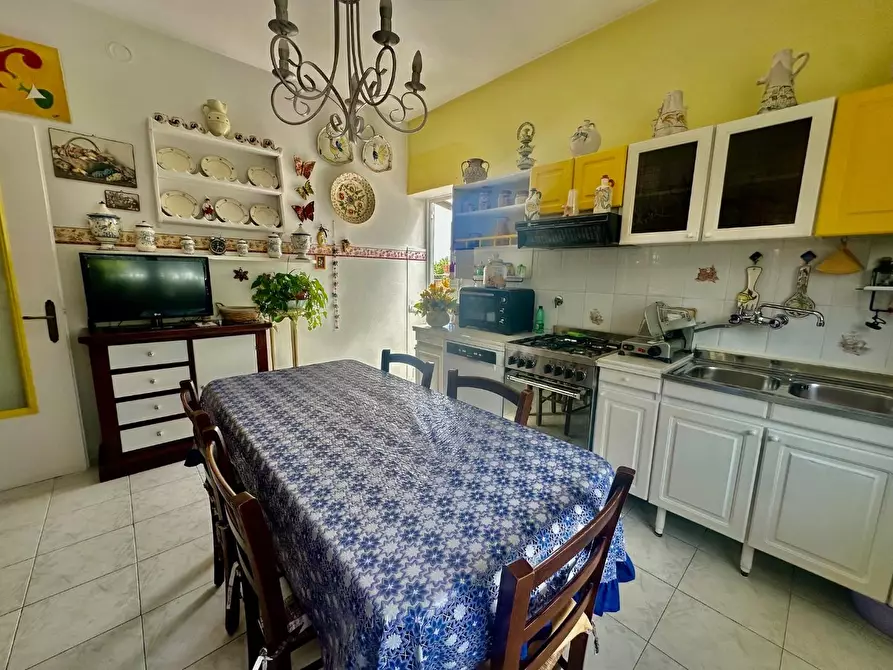 Immagine 13 di Casa semindipendente in vendita  a Massa