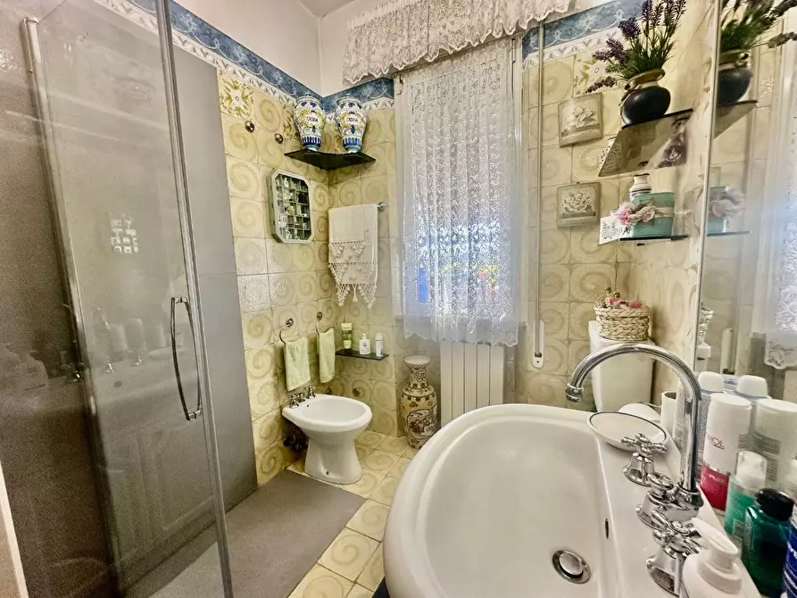 Immagine 8 di Casa semindipendente in vendita  a Massa