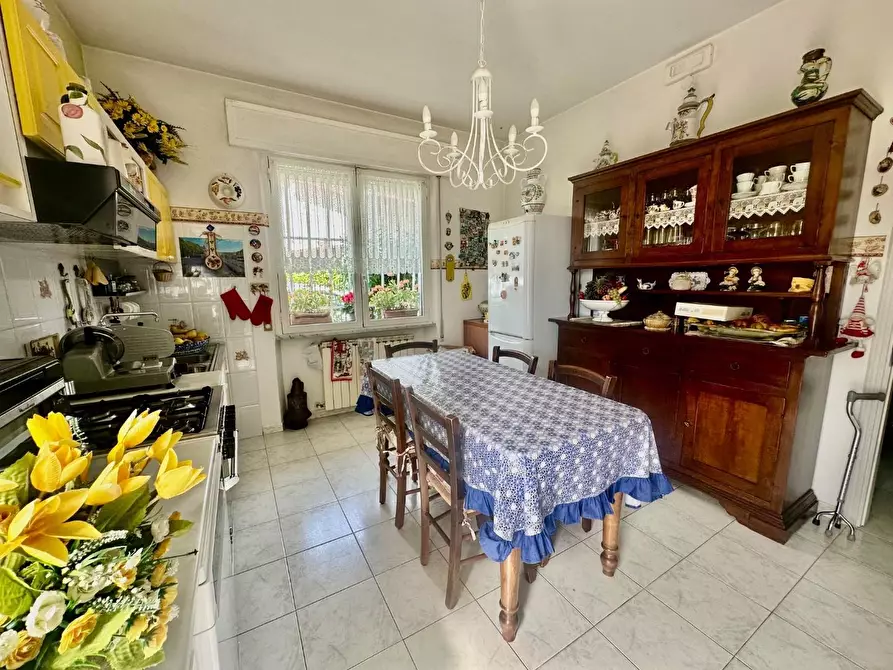 Immagine 15 di Casa semindipendente in vendita  a Massa