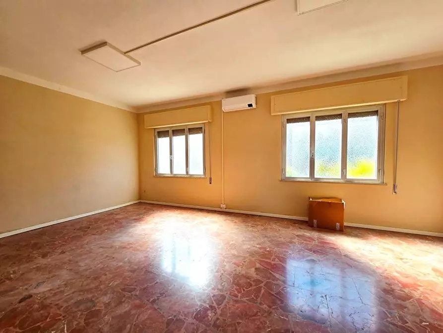 Immagine 12 di Attività artigianale in affitto  a Porcari