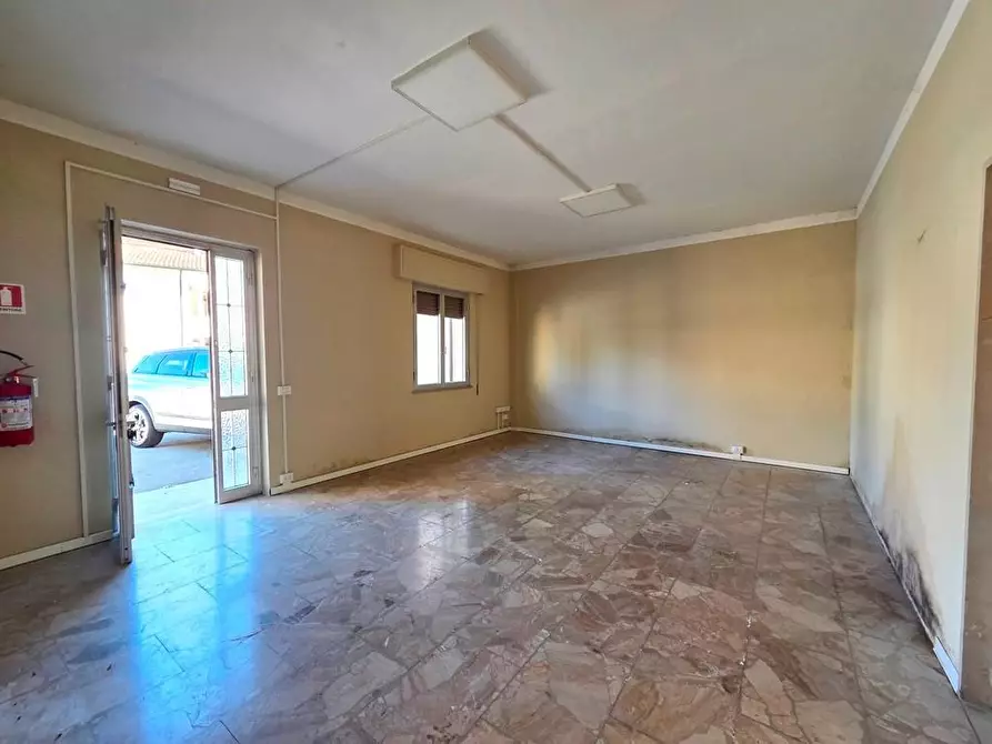 Immagine 9 di Attività artigianale in affitto  a Porcari