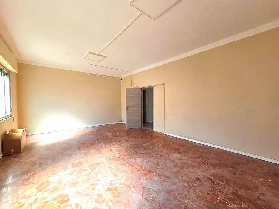 Immagine 13 di Attività artigianale in affitto  a Porcari