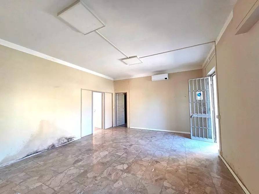 Immagine 10 di Attività artigianale in affitto  a Porcari