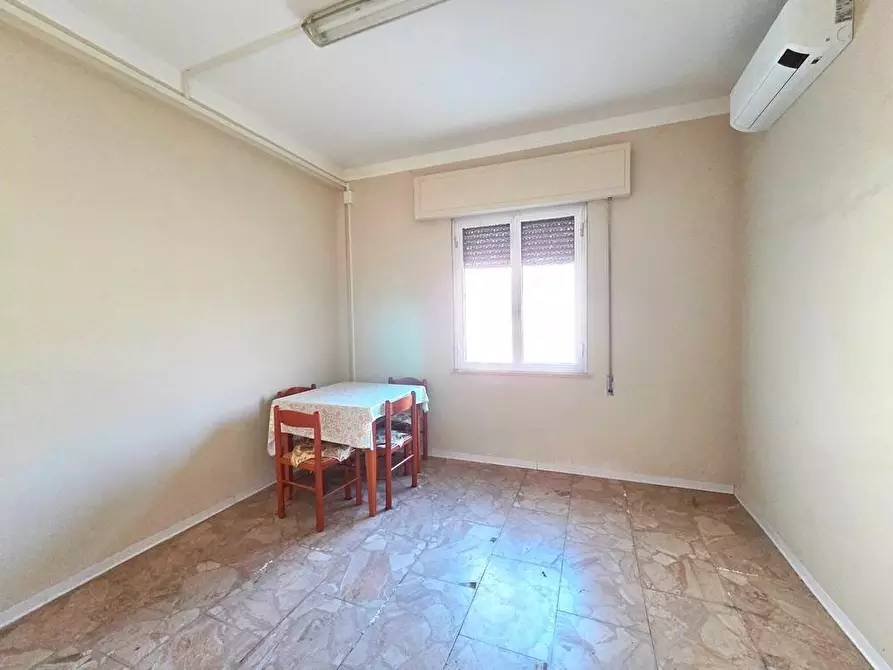 Immagine 11 di Attività artigianale in affitto  a Porcari