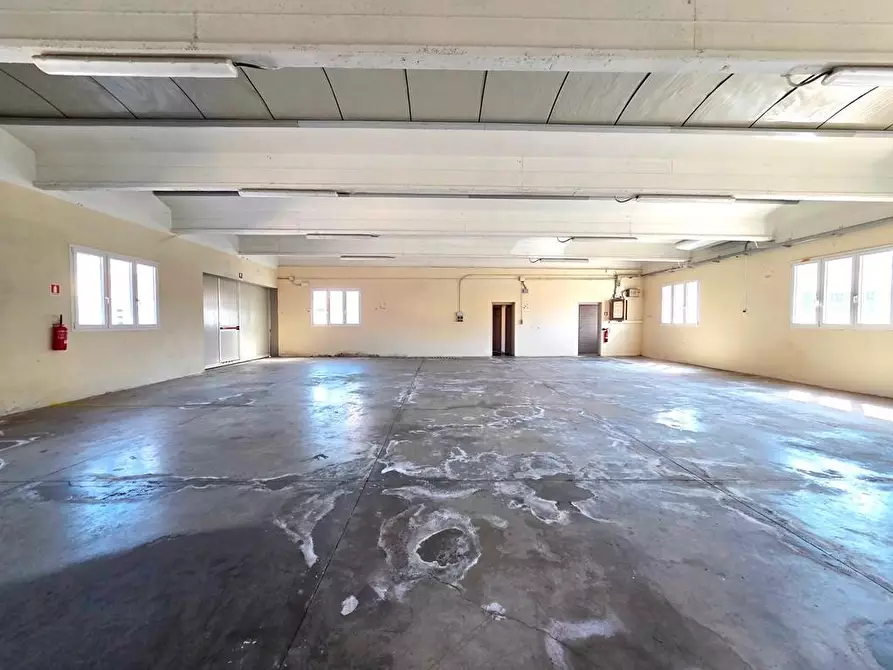 Immagine 5 di Attività artigianale in affitto  a Porcari