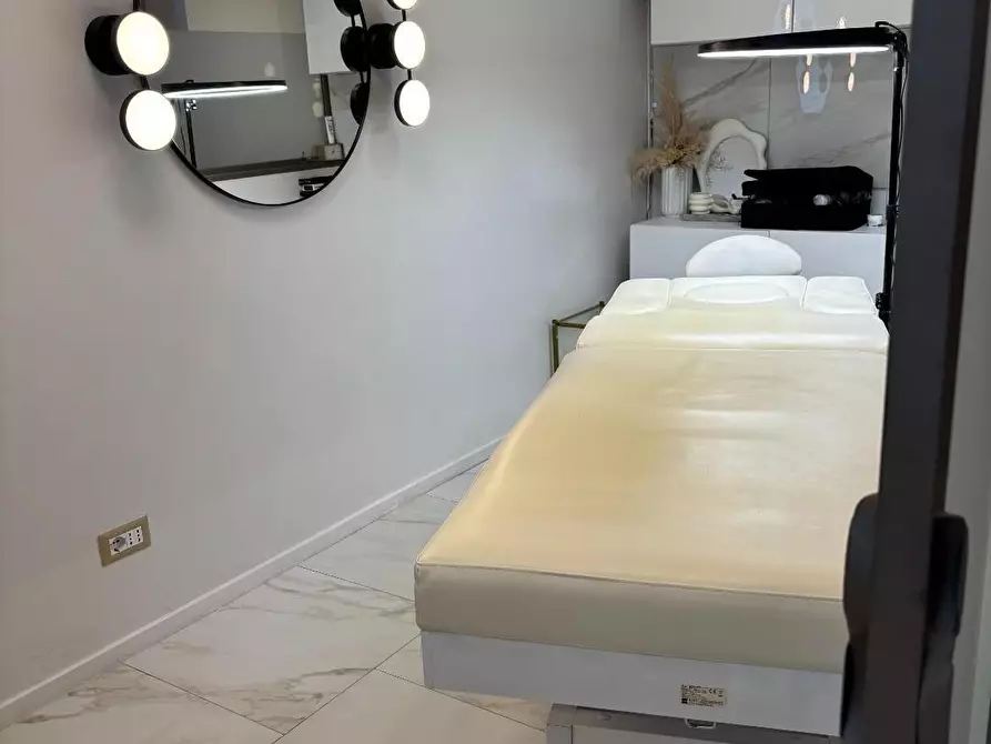 Immagine 1 di Attività commerciale in vendita  a Siena