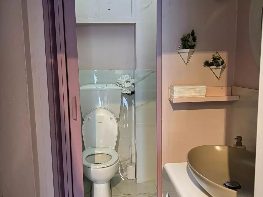 Immagine 5 di Attività commerciale in vendita  a Siena