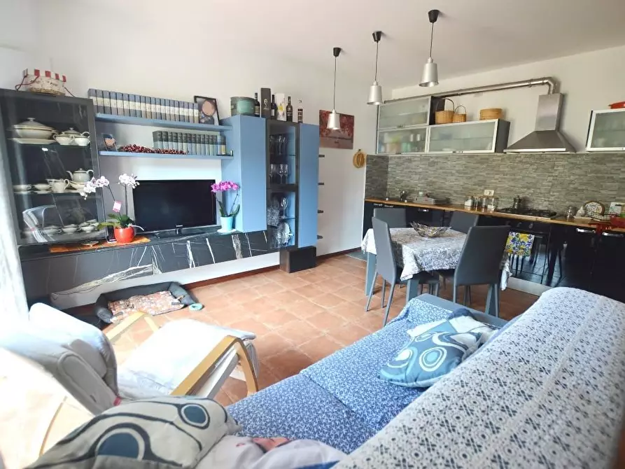 Immagine 5 di Appartamento in vendita  a Lucca