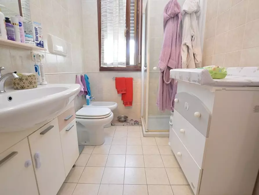 Immagine 15 di Appartamento in vendita  a Lucca