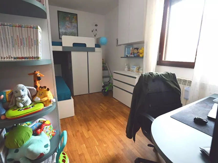 Immagine 12 di Appartamento in vendita  a Lucca