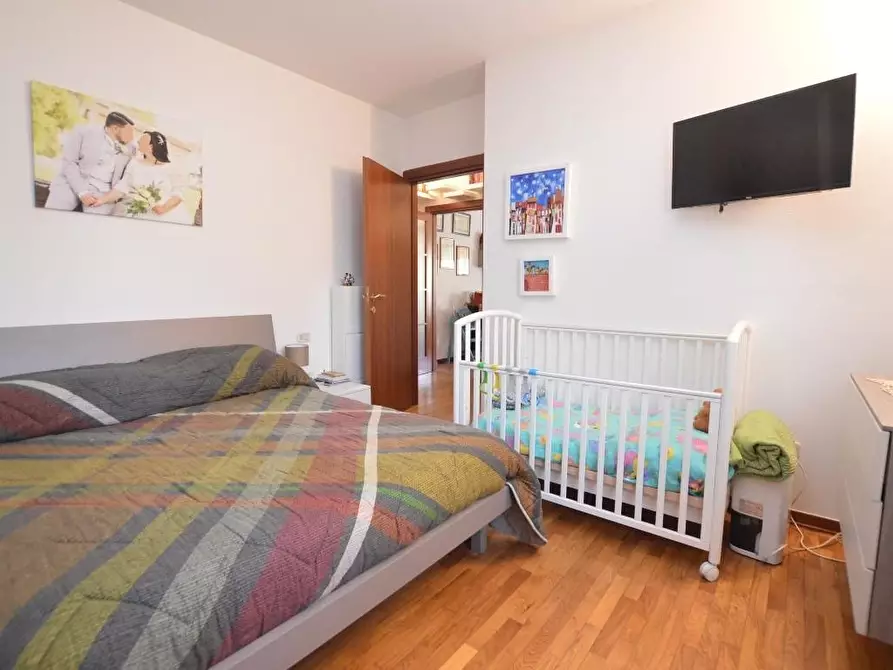 Immagine 10 di Appartamento in vendita  a Lucca