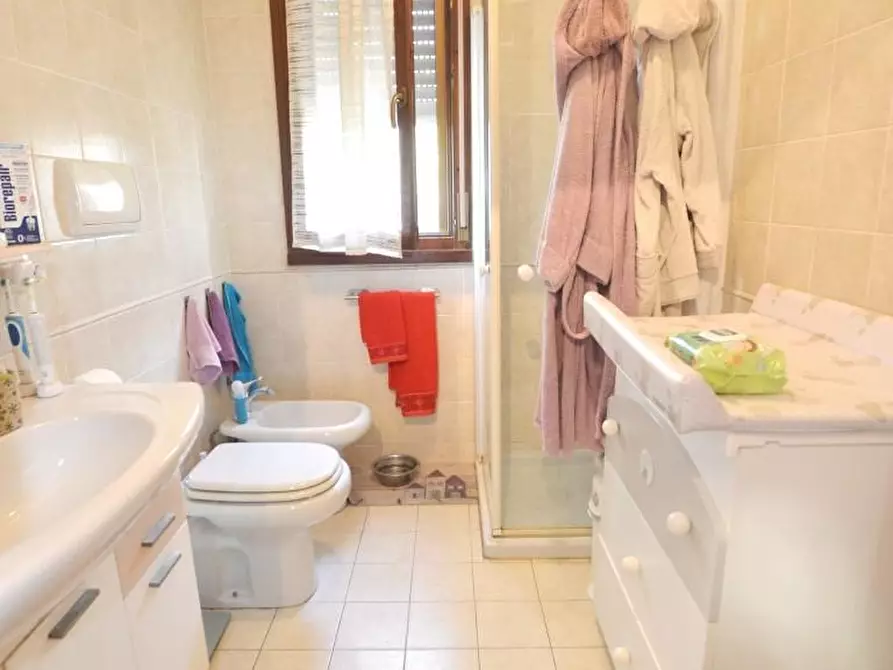 Immagine 16 di Appartamento in vendita  a Lucca