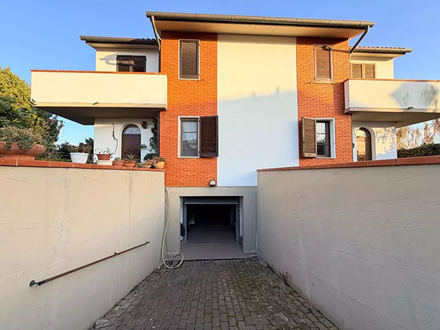 Immagine 60 di Casa bifamiliare in vendita  a San Giuliano Terme