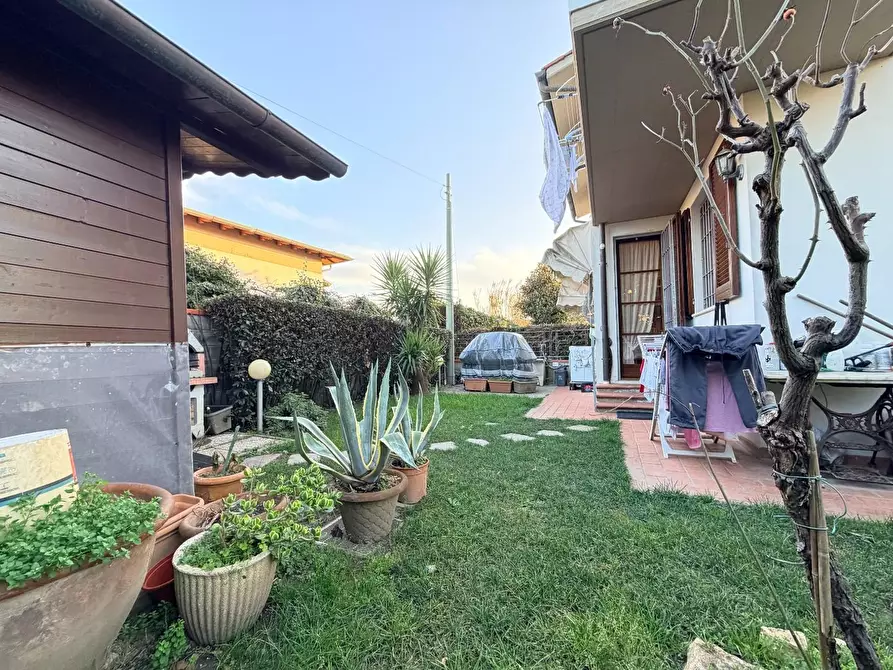Immagine 9 di Casa bifamiliare in vendita  a San Giuliano Terme