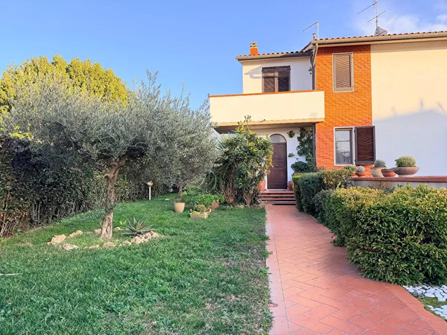 Immagine 14 di Casa bifamiliare in vendita  a San Giuliano Terme