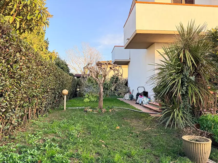 Immagine 11 di Casa bifamiliare in vendita  a San Giuliano Terme
