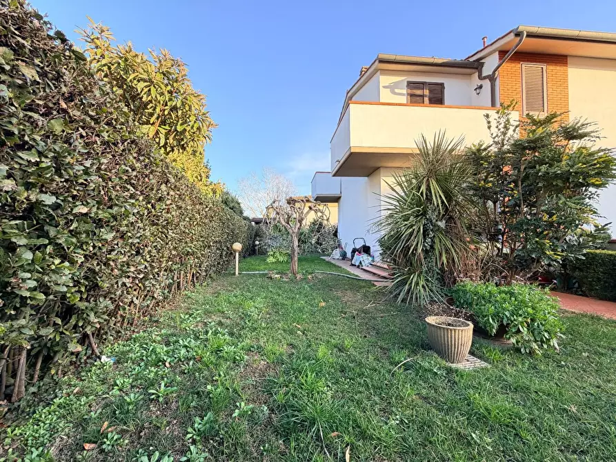 Immagine 10 di Casa bifamiliare in vendita  a San Giuliano Terme