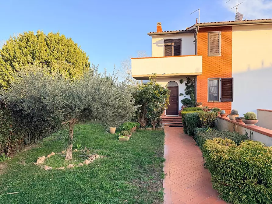 Immagine 12 di Casa bifamiliare in vendita  a San Giuliano Terme