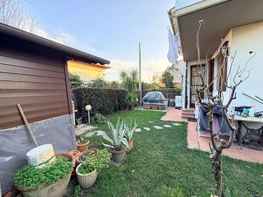 Immagine 8 di Casa bifamiliare in vendita  a San Giuliano Terme