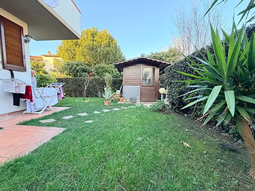 Immagine 4 di Casa bifamiliare in vendita  a San Giuliano Terme