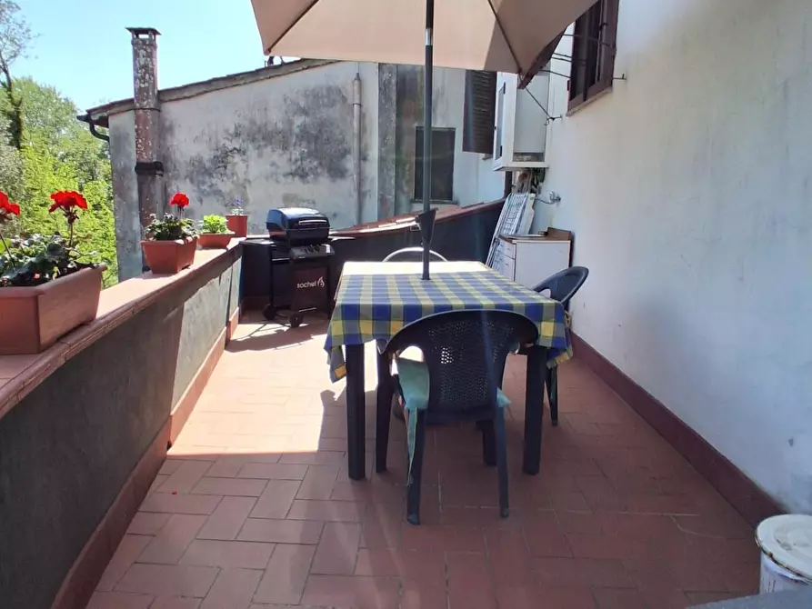 Immagine 2 di Appartamento in vendita  a Lucca