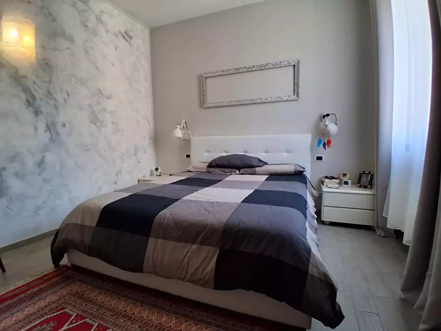 Immagine 13 di Appartamento in vendita  a Lucca