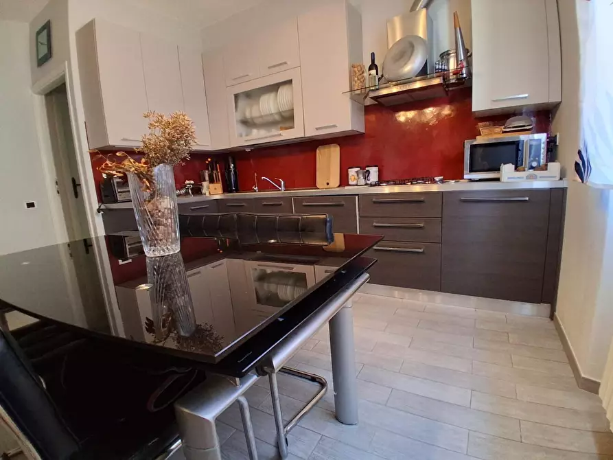 Immagine 9 di Appartamento in vendita  a Lucca