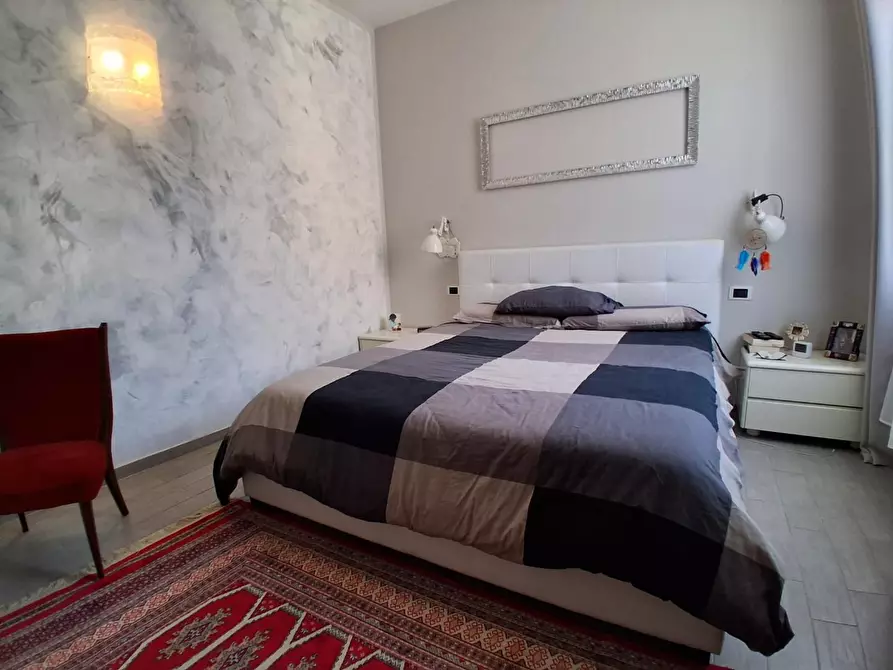 Immagine 12 di Appartamento in vendita  a Lucca