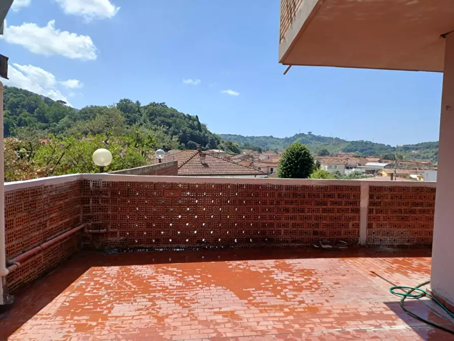 Immagine 12 di Appartamento in vendita  a Carrara