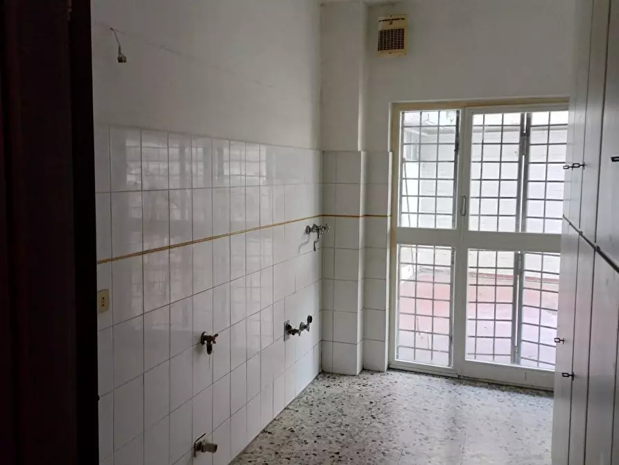 Immagine 3 di Appartamento in vendita  a Carrara