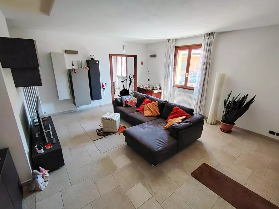 Immagine 3 di Villa in vendita  a San Giuliano Terme