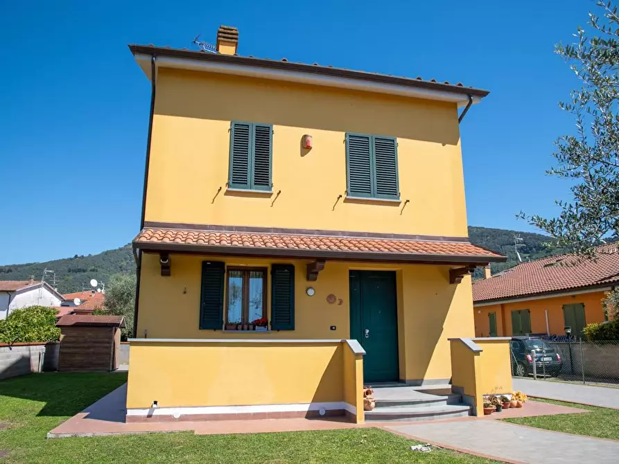 Immagine 2 di Villa in vendita  a San Giuliano Terme