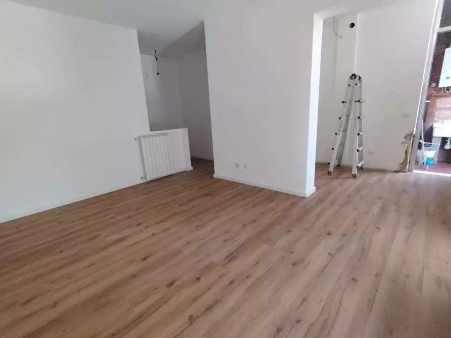 Immagine 15 di Appartamento in vendita  a Massa