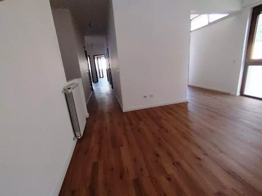 Immagine 10 di Appartamento in vendita  a Massa