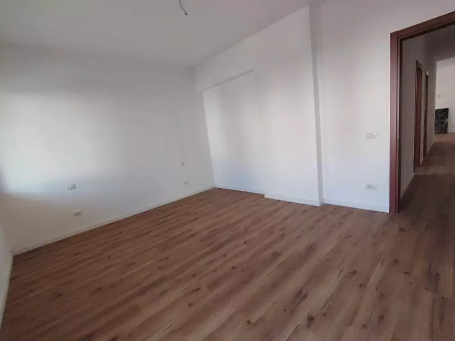 Immagine 39 di Appartamento in vendita  a Massa