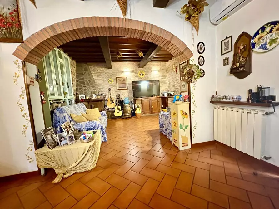 Immagine 3 di Villa in vendita  a Empoli