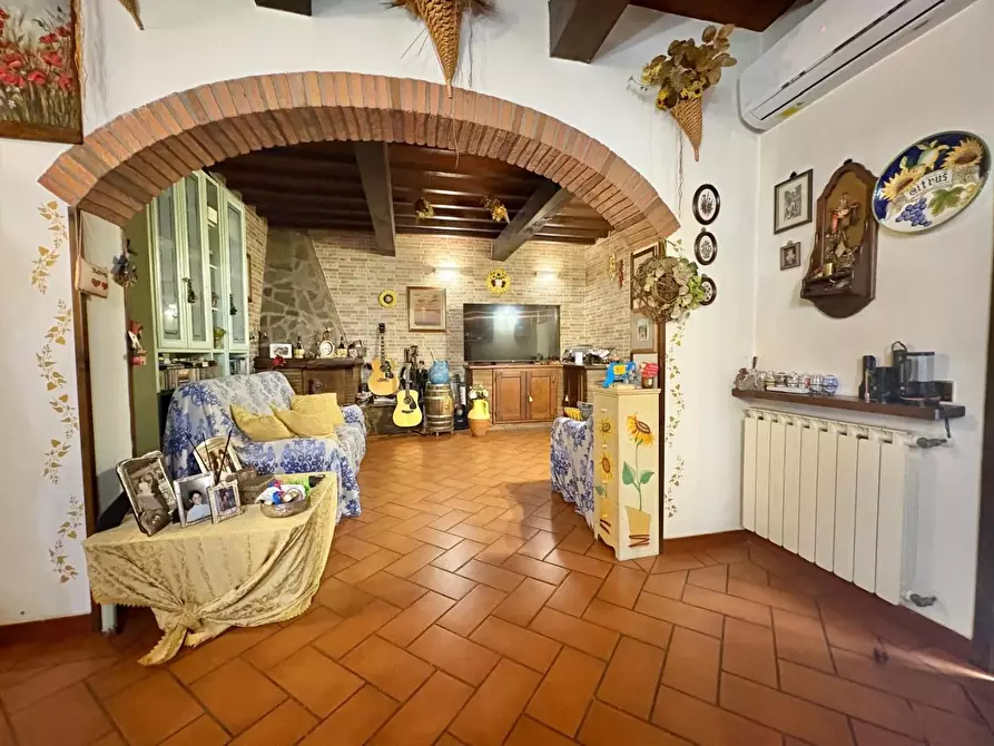 Immagine 4 di Villa in vendita  a Empoli