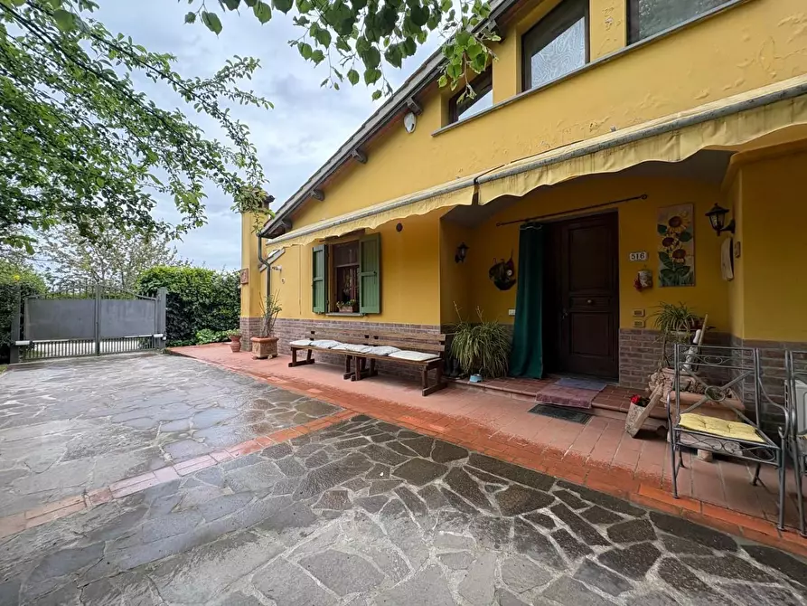 Immagine 2 di Villa in vendita  a Empoli