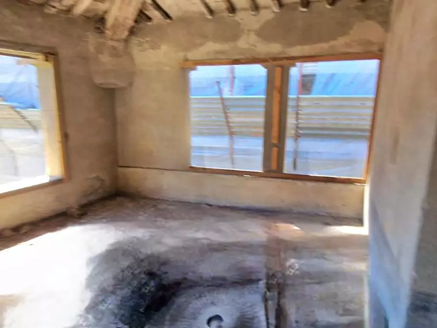 Immagine 21 di Rustico / casale in vendita  a Calci