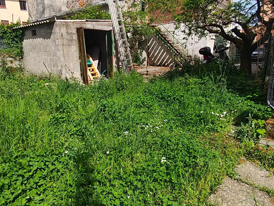 Immagine 17 di Deposito in vendita  a Lucca