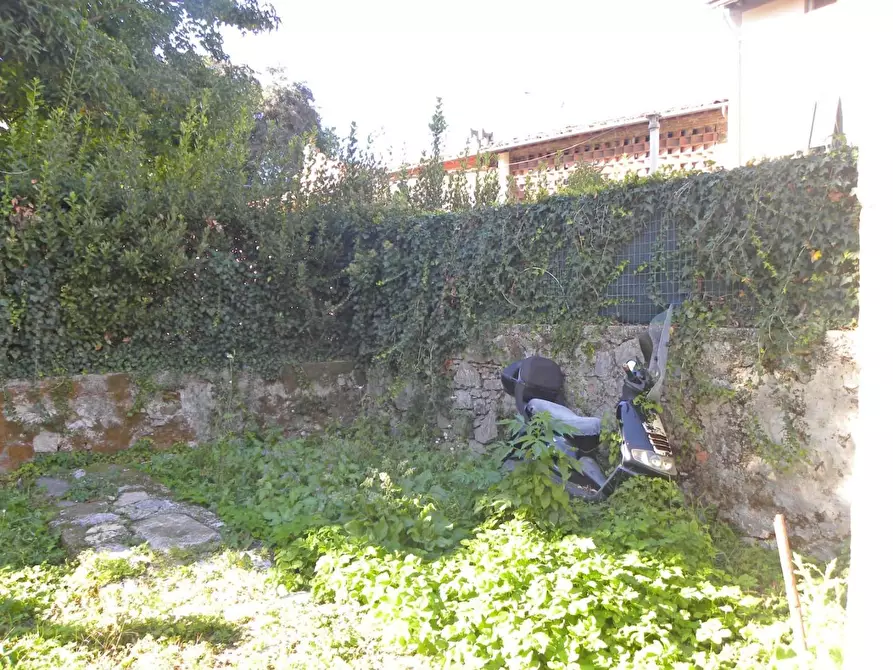 Immagine 6 di Deposito in vendita  a Lucca