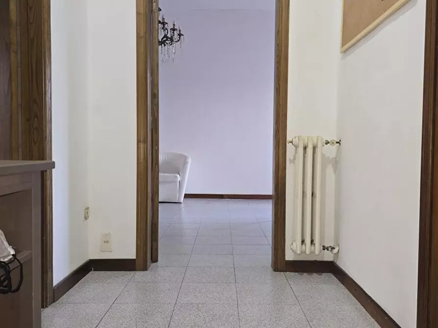 Immagine 21 di Appartamento in vendita  a Siena