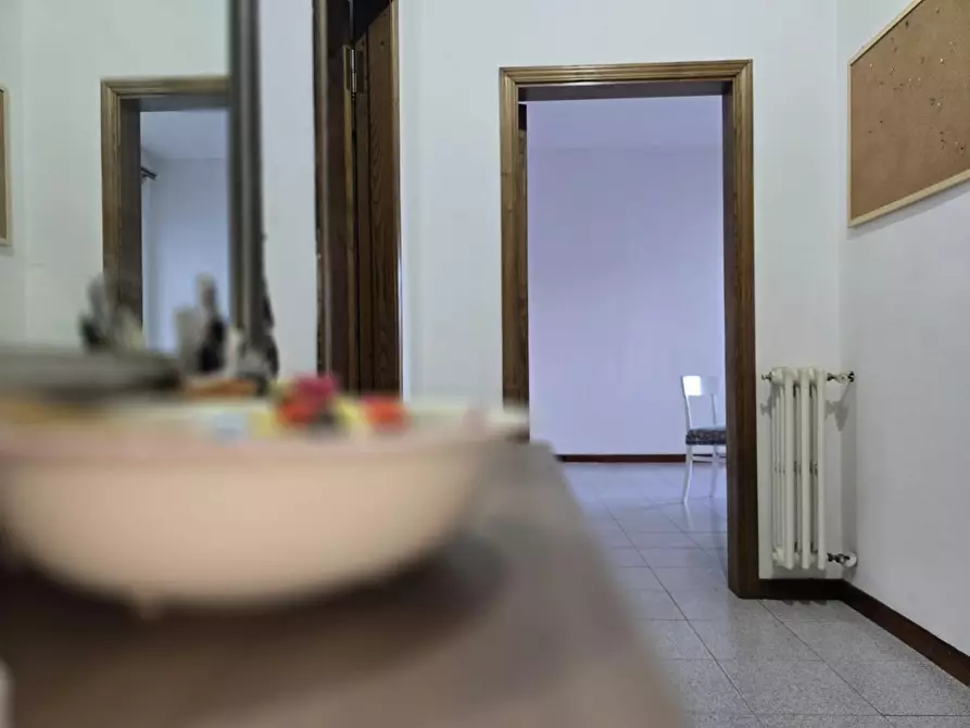 Immagine 18 di Appartamento in vendita  a Siena