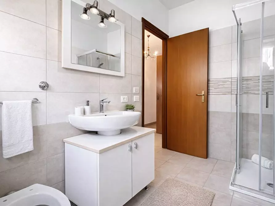 Immagine 11 di Appartamento in vendita  a Latina